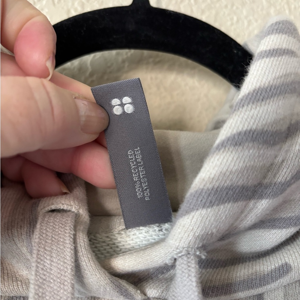 Sweaty Betty Essentials Hoodie Zebra Pullover Boxy Cropped Sweatshirt, XXL Gray - Picture 7 of 10